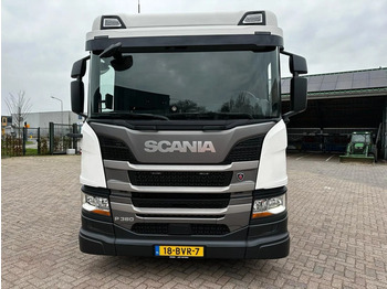 Scania P360 kraan met schalenknijper en haakarm Hiab - Auto s hydraulickou rukou: obrázek 3