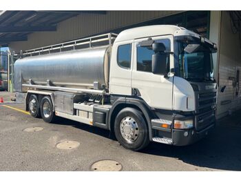 Cisternové vozidlo pro dopravu mléka Scania P420 Milchwagen isoliert: obrázek 1