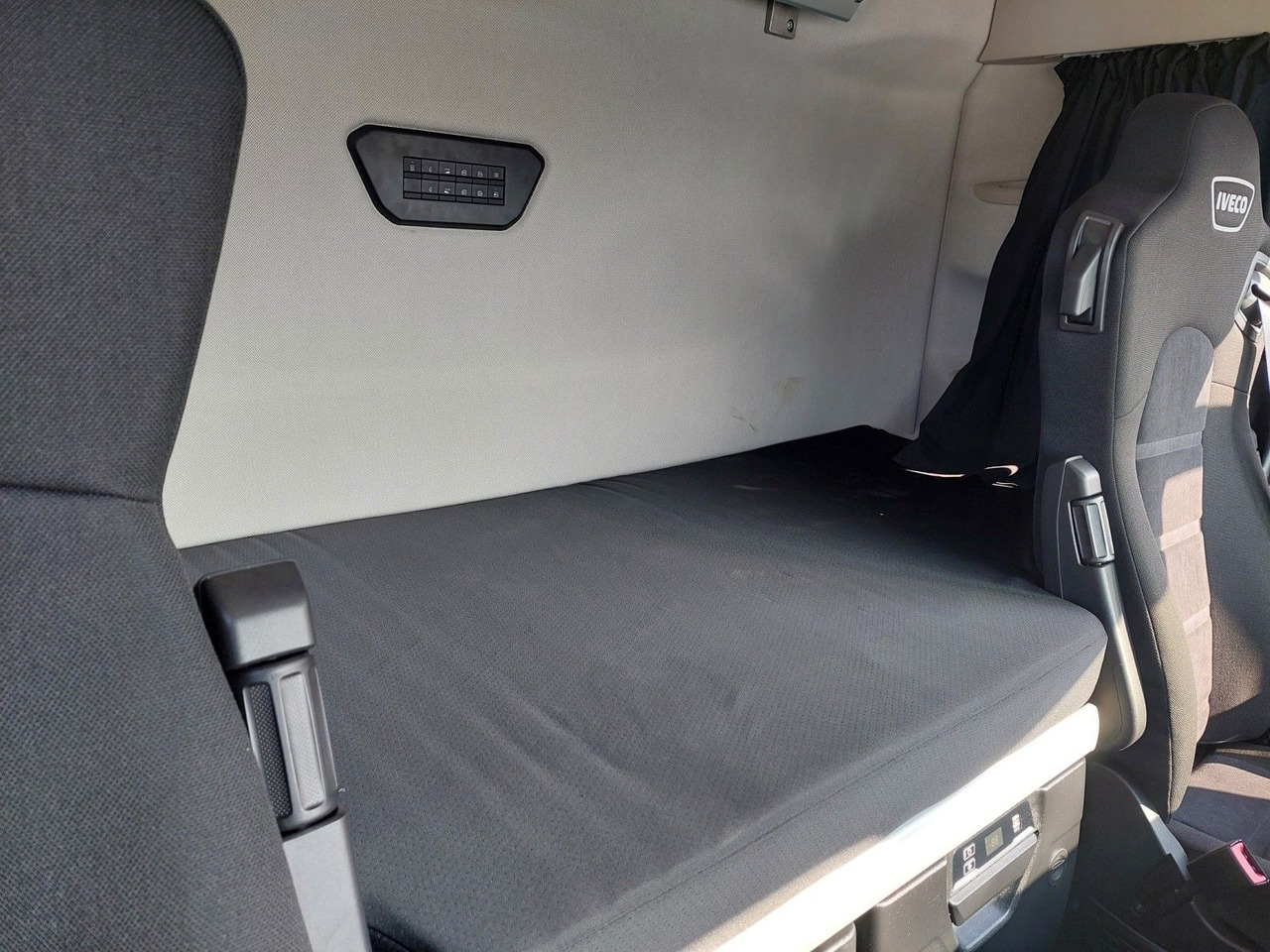 Sklápěč Iveco AS360X53Z Stralis X-WAY 8x4 Bordmatik