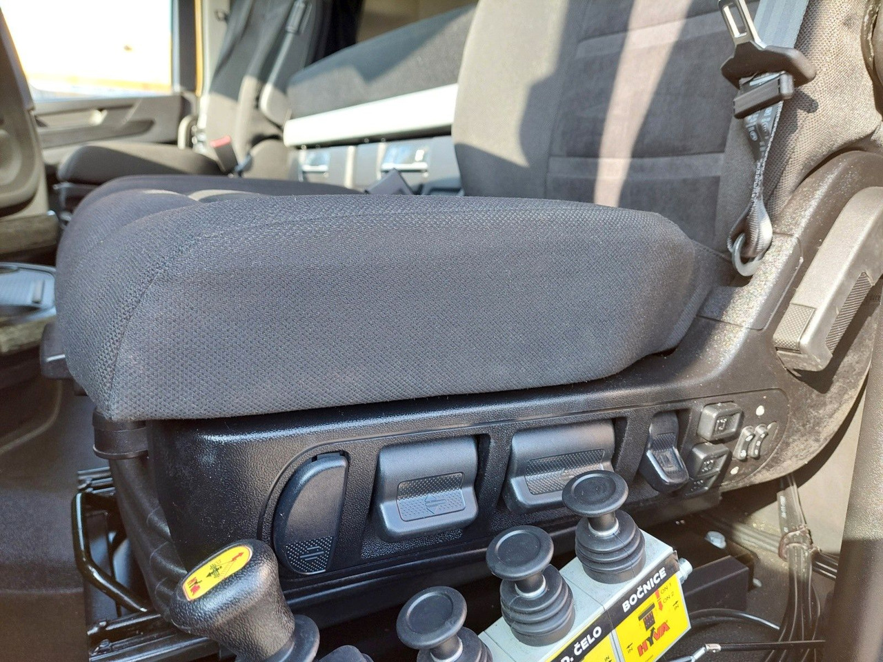 Sklápěč Iveco AS360X53Z Stralis X-WAY 8x4 Bordmatik