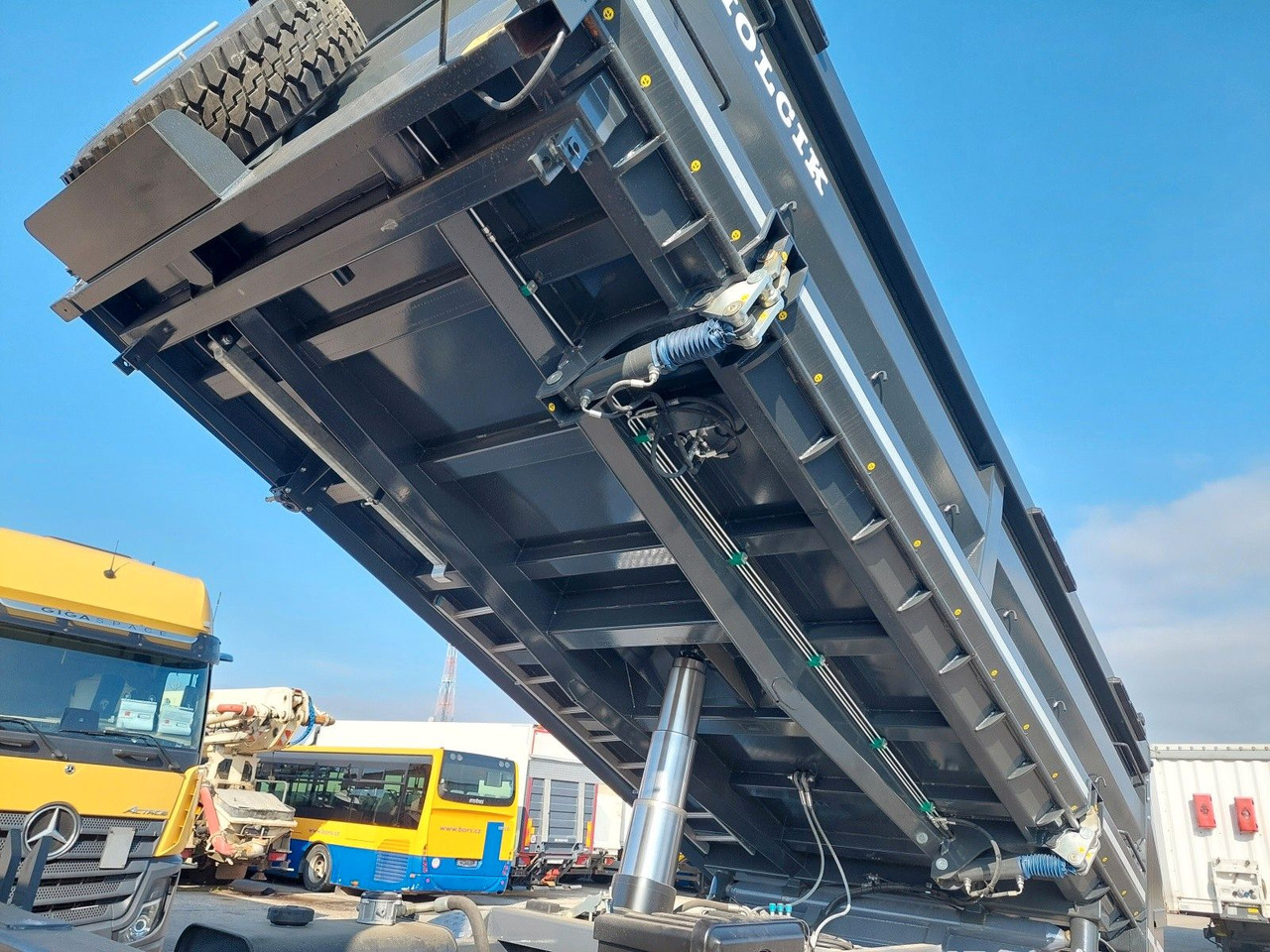 Sklápěč Iveco AS360X53Z Stralis X-WAY 8x4 Bordmatik