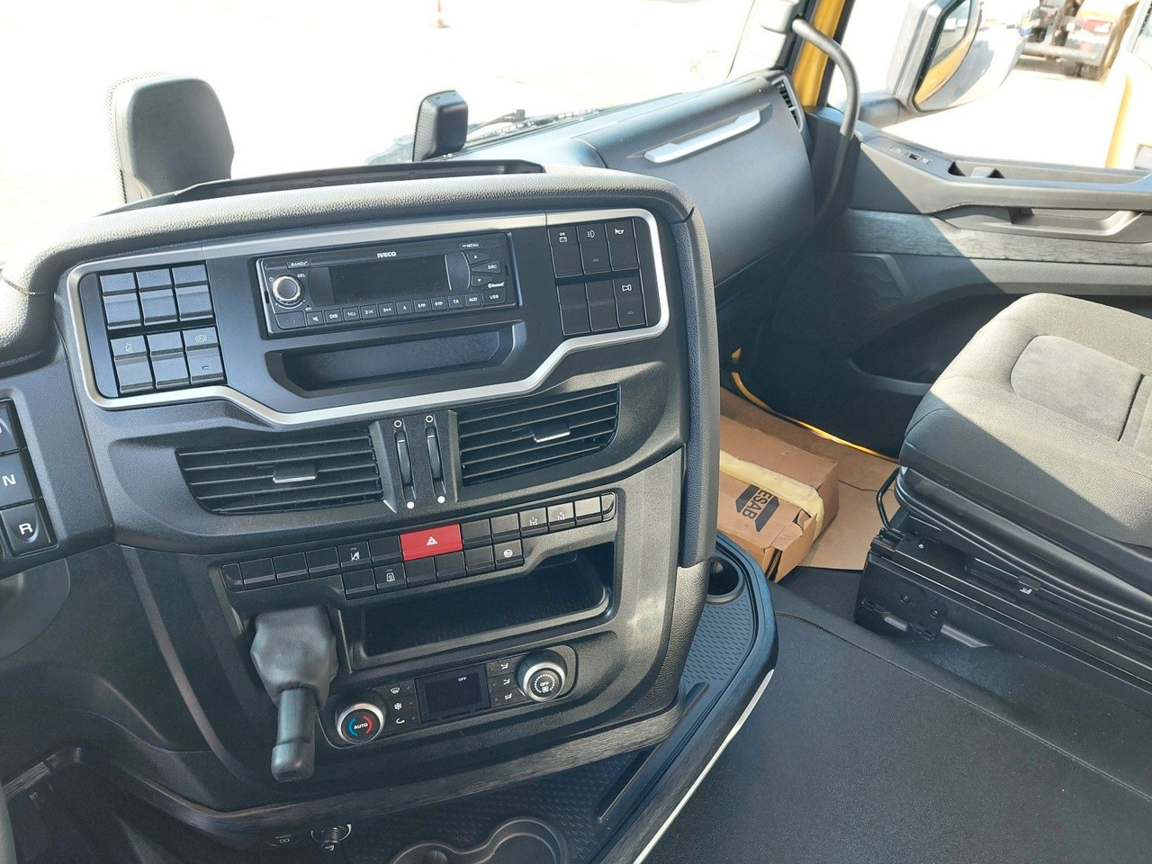 Sklápěč Iveco AS360X53Z Stralis X-WAY 8x4 Bordmatik