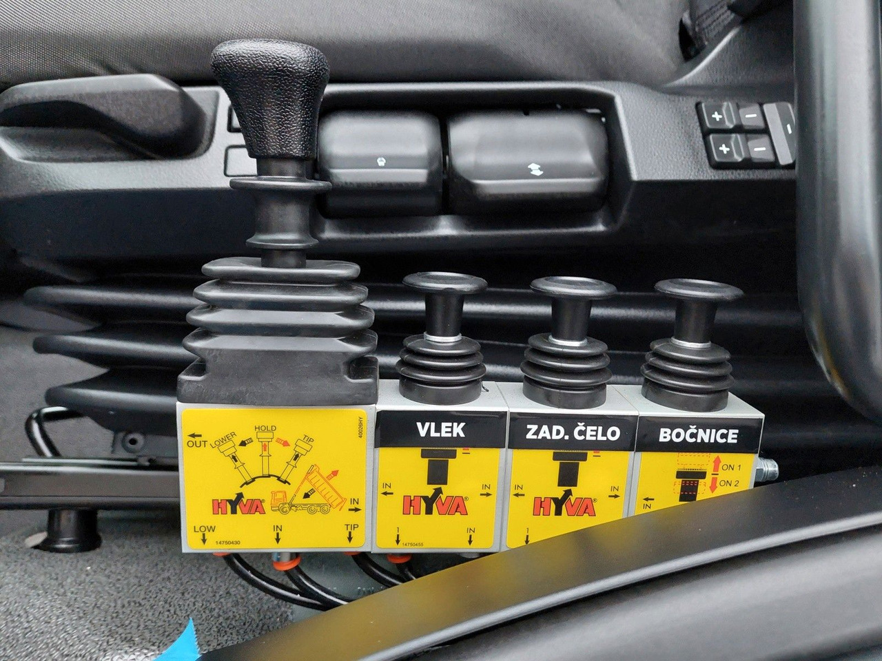 Sklápěč MAN TGS 35.520 6X6 BB CH