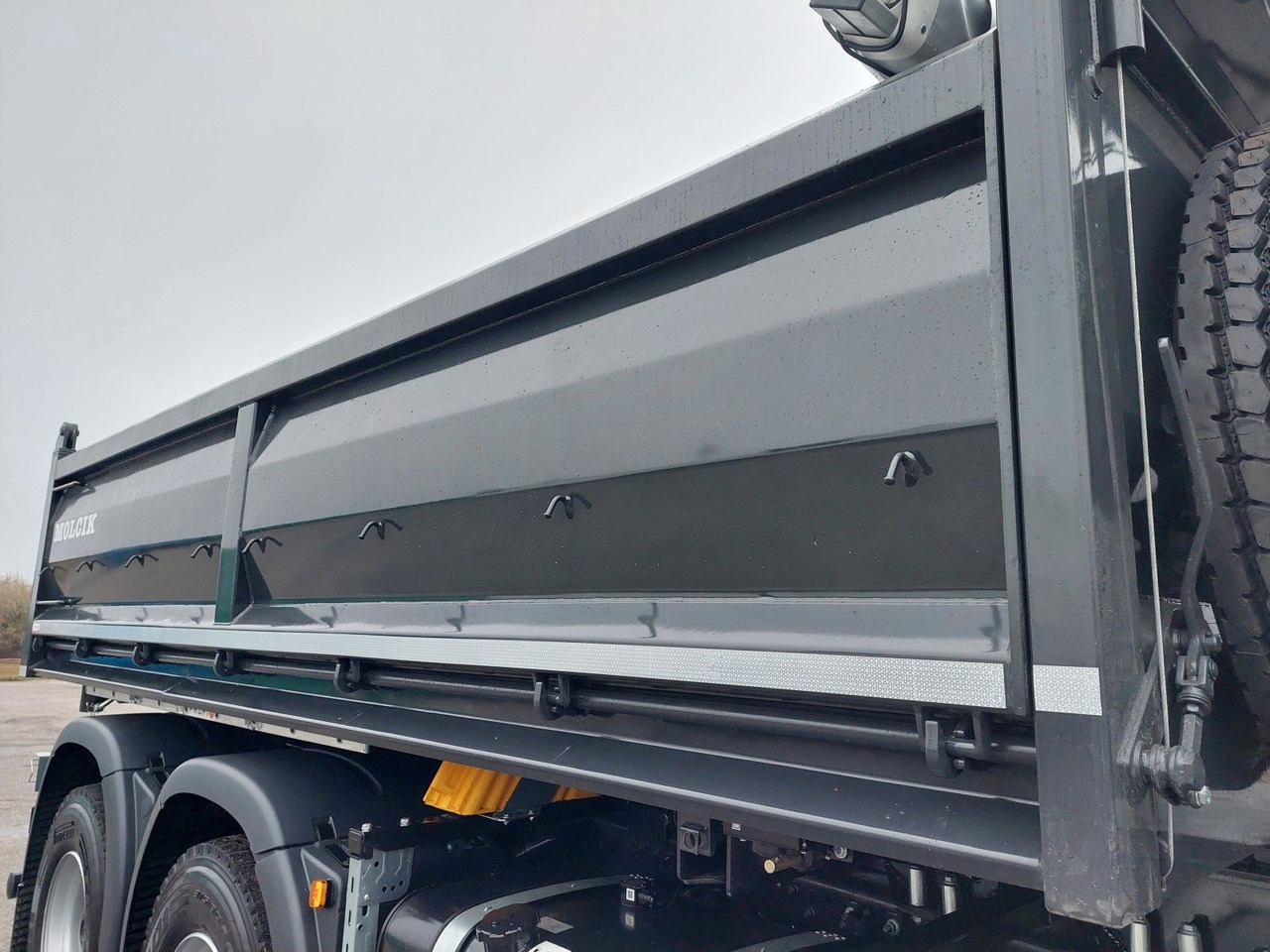 Sklápěč MAN TGS 35.520 6X6 BB CH