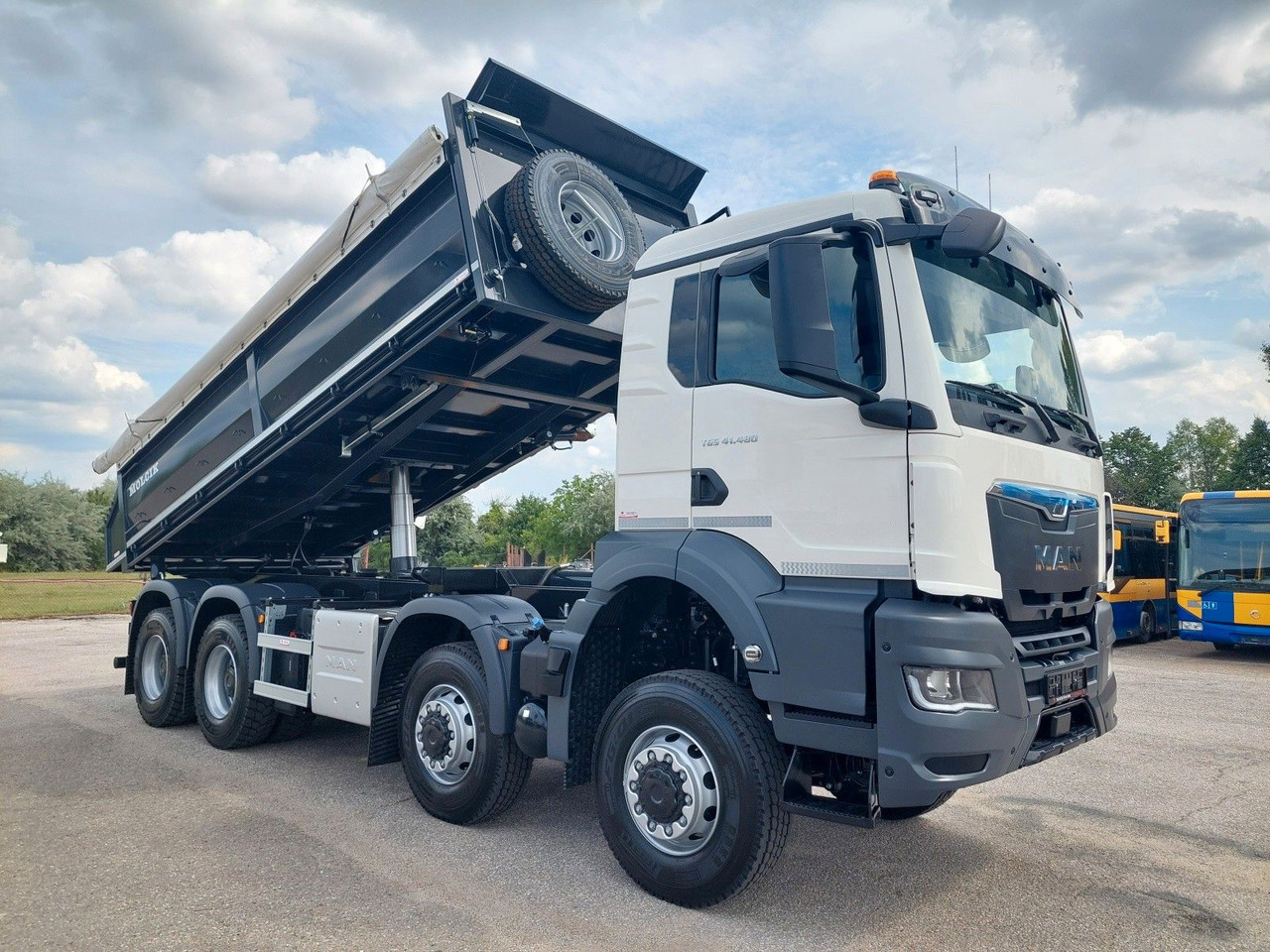 Sklápěč MAN TGS 41.520 8X6 BB CH