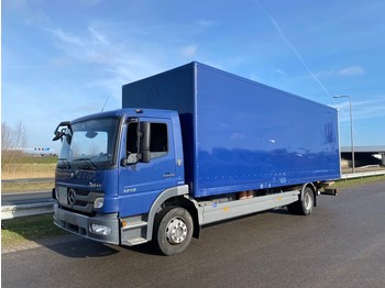 Skříňový nákladní auto Mercedes-Benz 1218