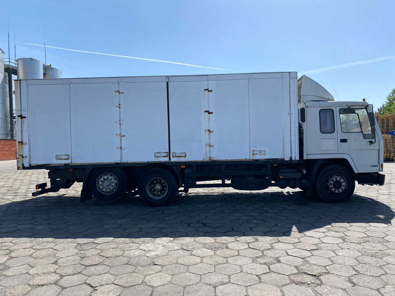Skříňový nákladní auto VOLVO FL10.360: obrázek 7