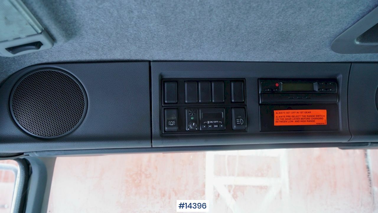 Nákladní automobil valníkový/ Plošinový, Auto s hydraulickou rukou Volvo FL250: obrázek 30