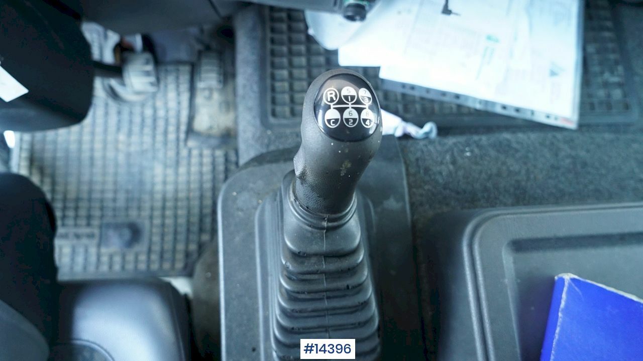 Nákladní automobil valníkový/ Plošinový, Auto s hydraulickou rukou Volvo FL250: obrázek 32