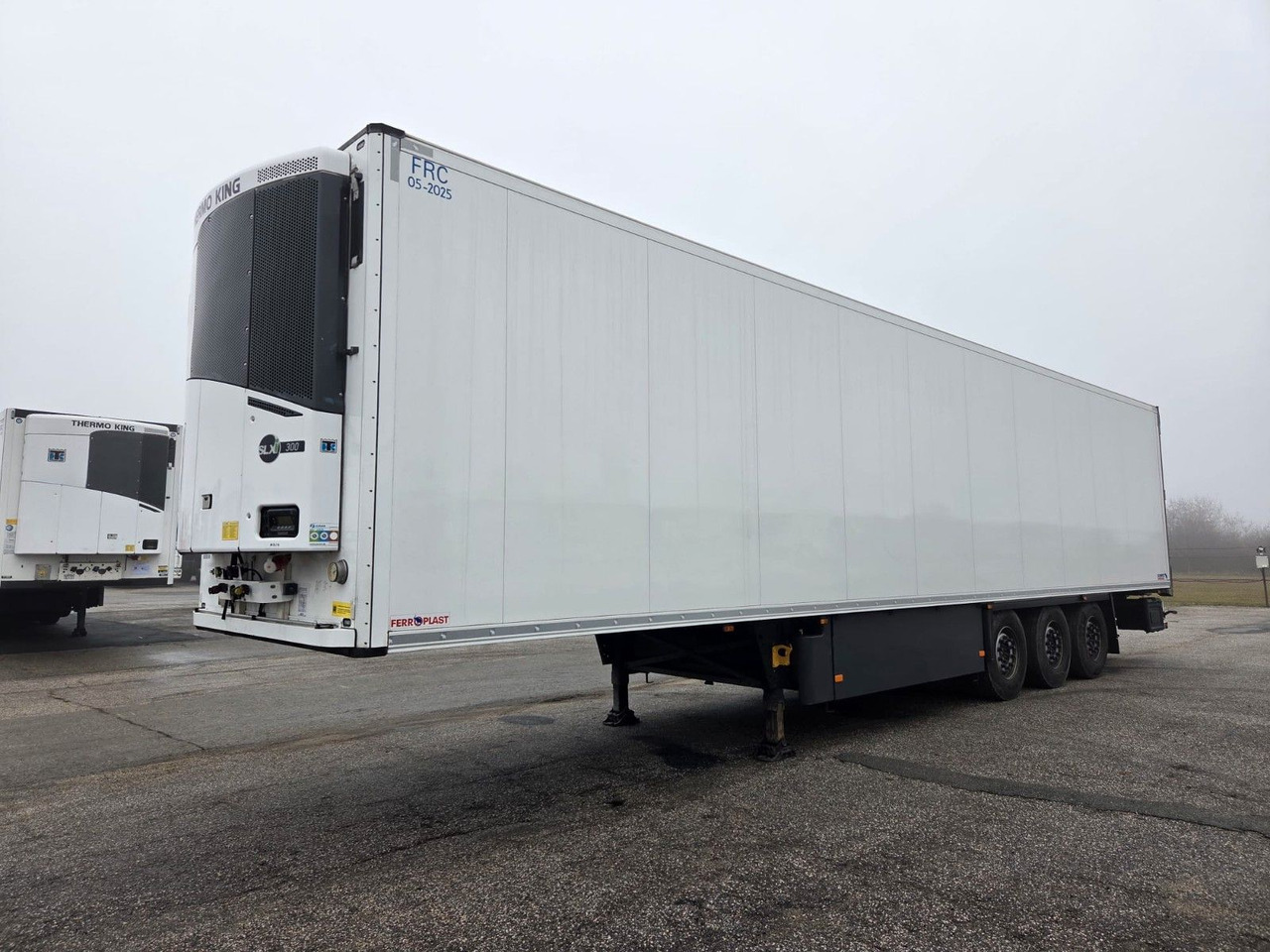Chladírenský návěs Schmitz Cargobull SKO24 ThermoKing SLXi 300