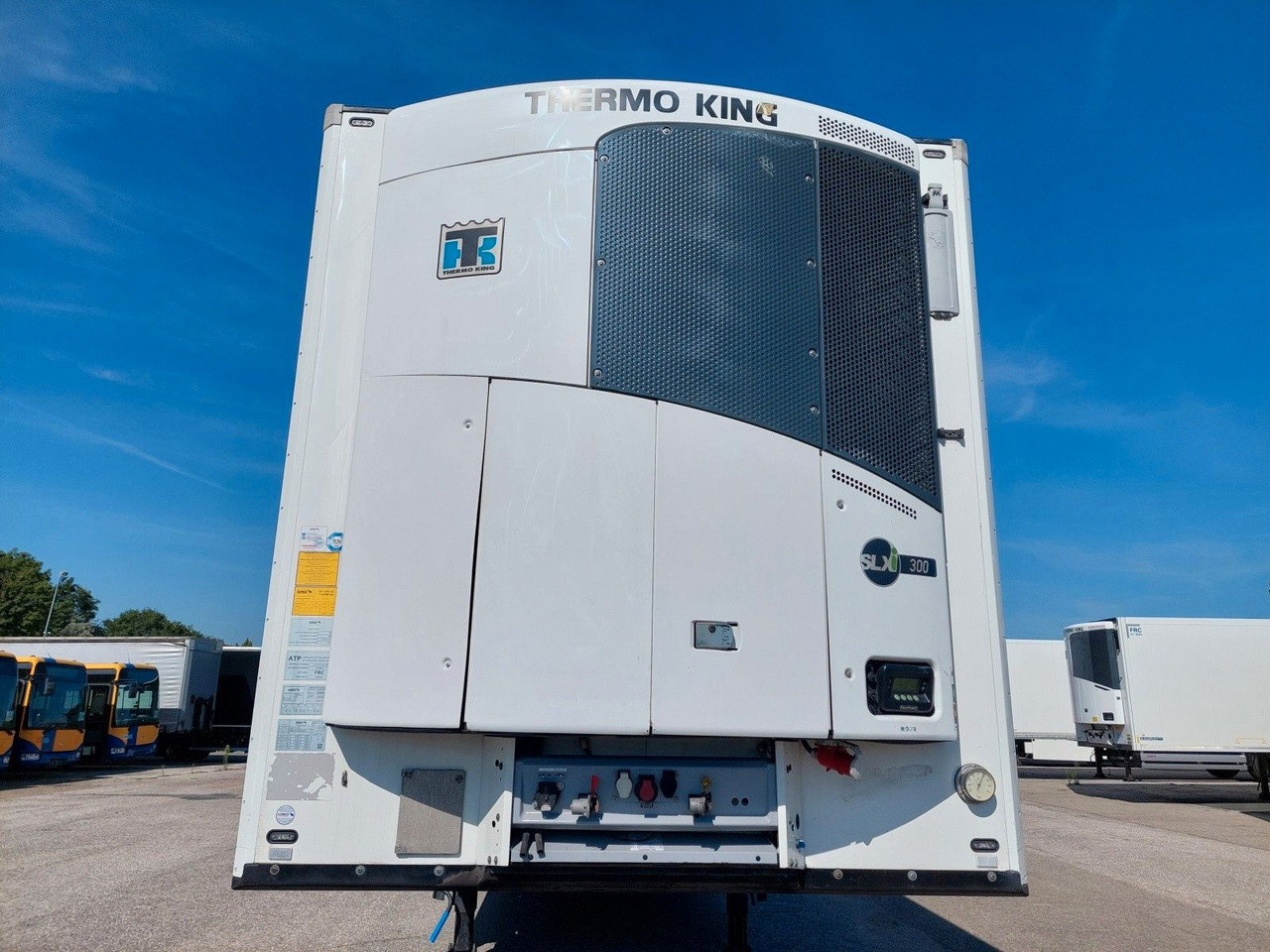 Chladírenský návěs Schmitz Cargobull SKO24 ThermoKing SLXi 300