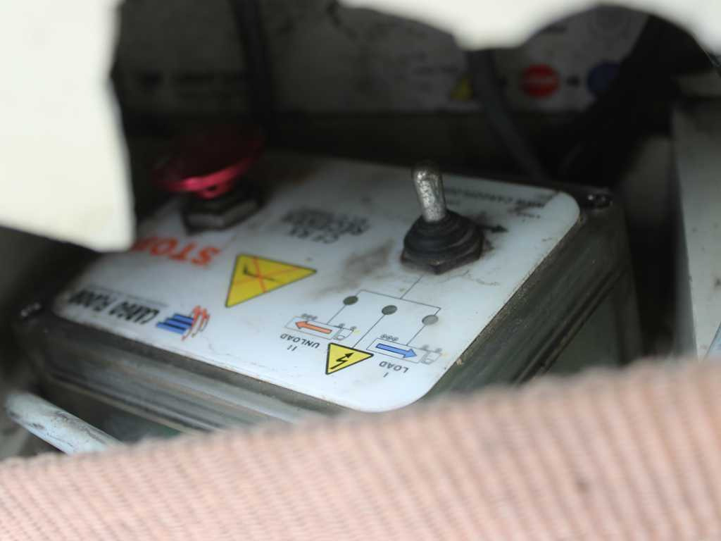 Skříňový návěs PEISCHL, WALKINGFLOOR, LIFT AXLE, SAF