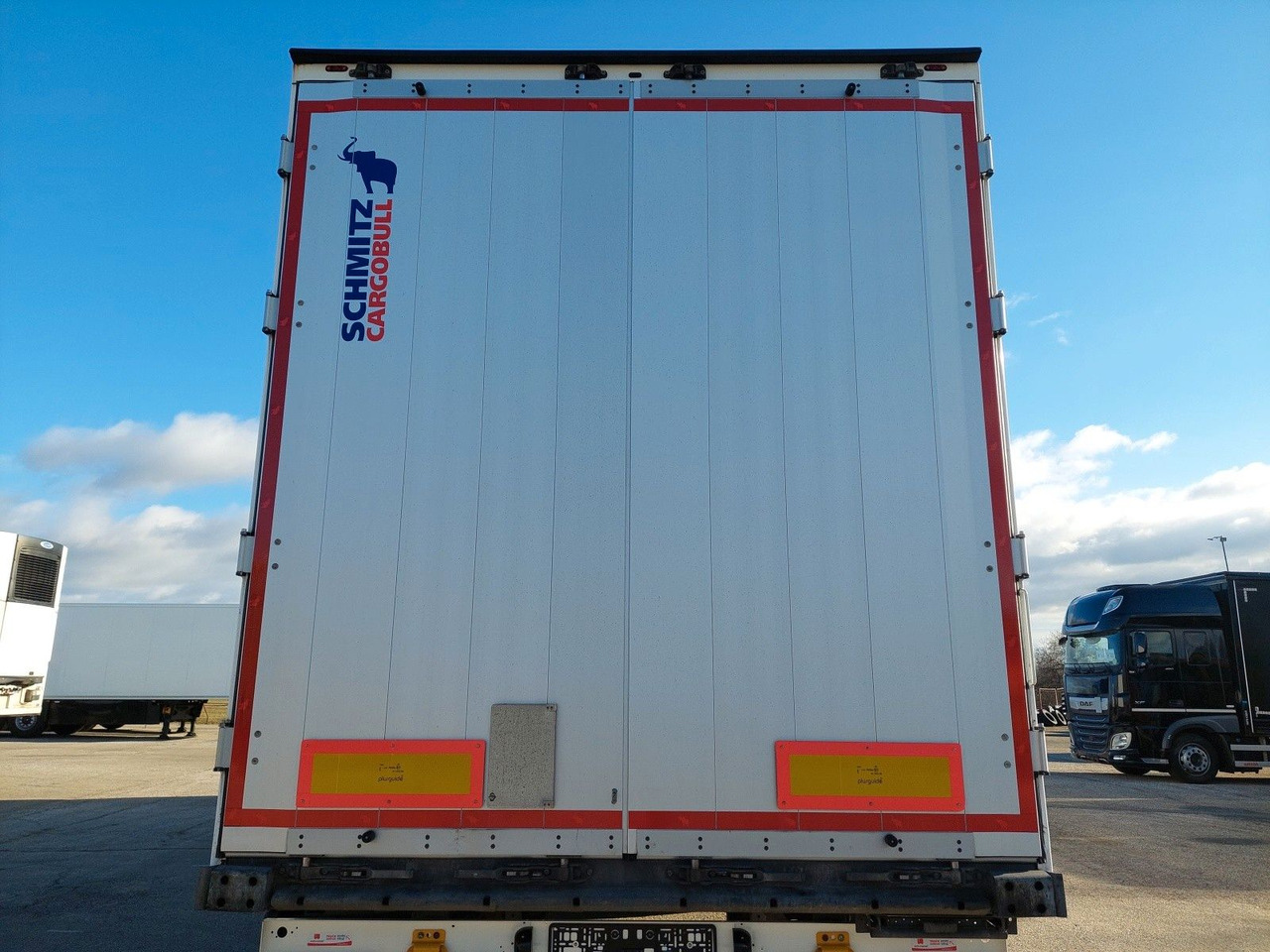 Skříňový návěs Schmitz Cargobull SKO 24 Doppelstock