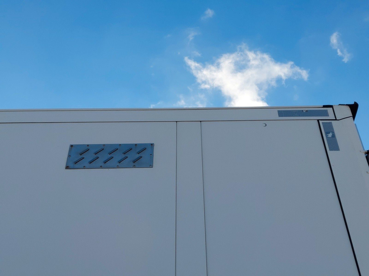 Skříňový návěs Schmitz Cargobull SKO 24 Doppelstock