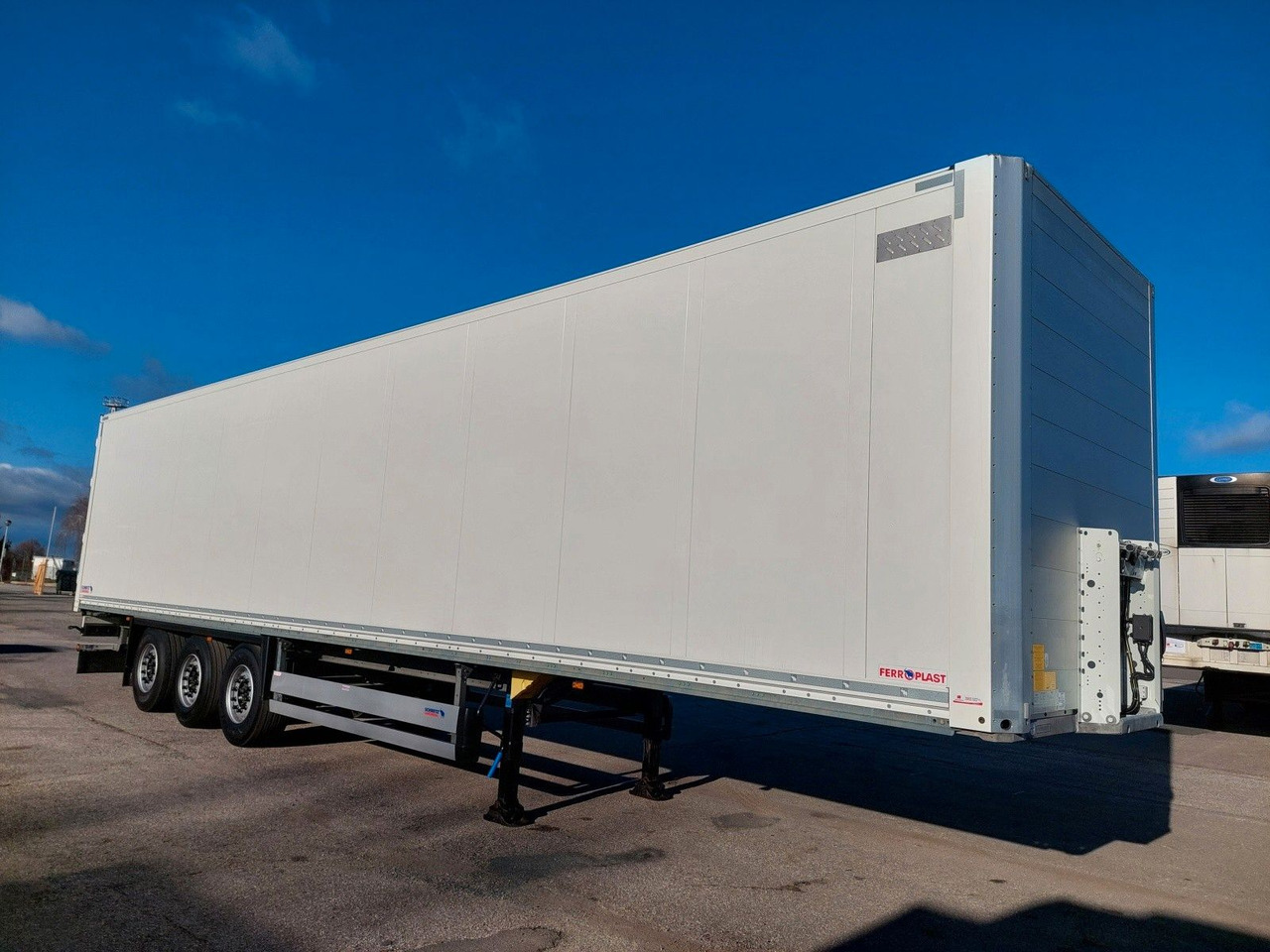 Skříňový návěs Schmitz Cargobull SKO 24 Doppelstock