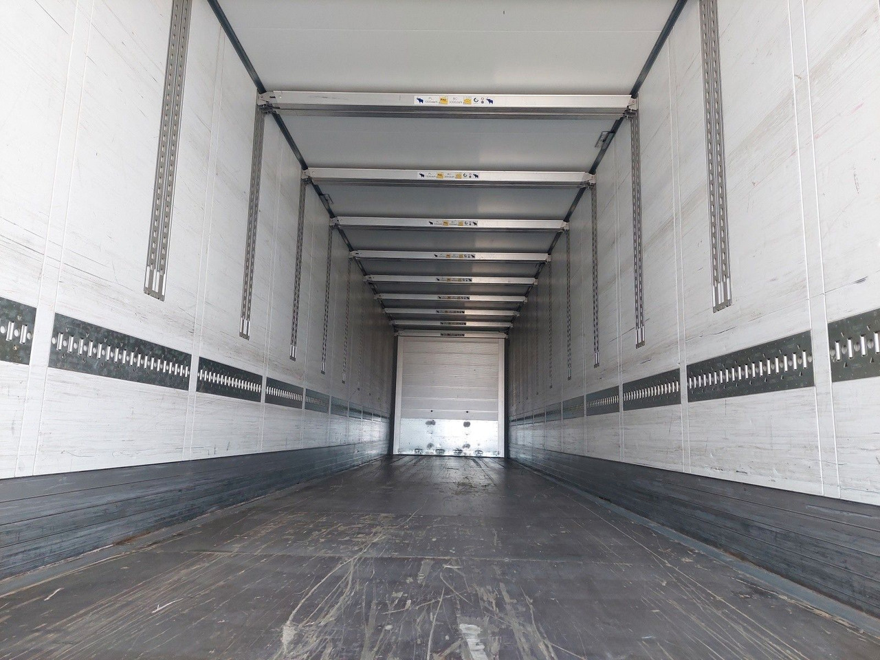 Skříňový návěs Schmitz Cargobull SKO 24 Doppelstock