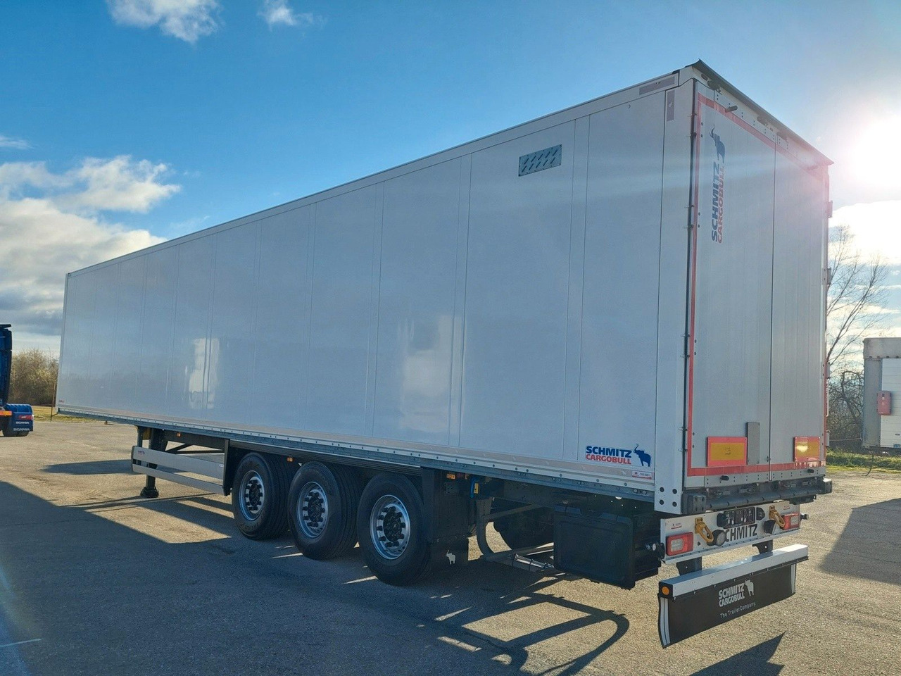 Skříňový návěs Schmitz Cargobull SKO 24 Doppelstock