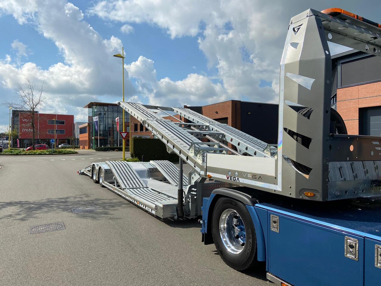 Návěs na přepravu automobilů Vegafix (2 Axle Truck Carrier): obrázek 4