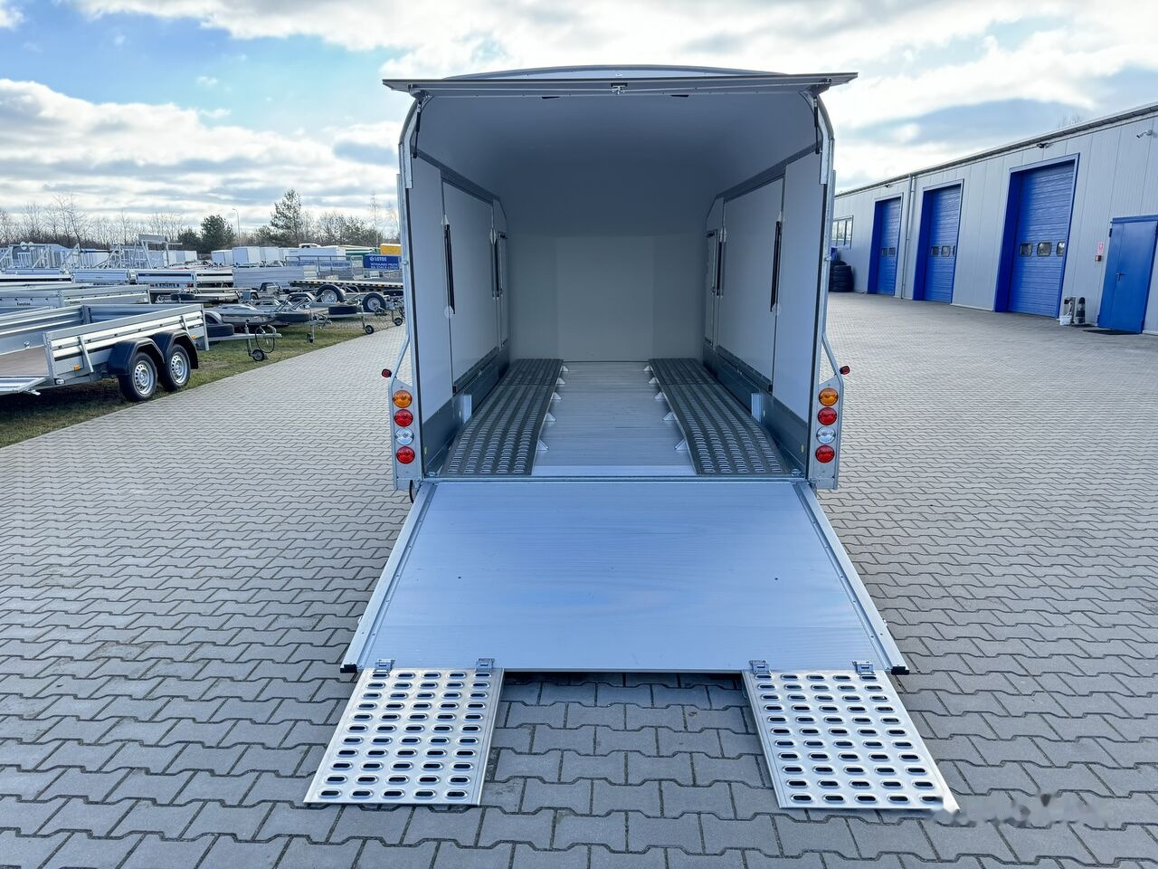 Nový Přívěs na přepravu automobilů Debon C1000 van cargo 3500 kg closed car trailer 500x200cm 2x doors: obrázek 24