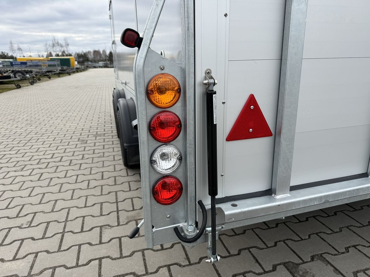 Nový Přívěs na přepravu automobilů Debon C1000 van cargo 3500 kg closed car trailer 500x200cm 2x doors: obrázek 10