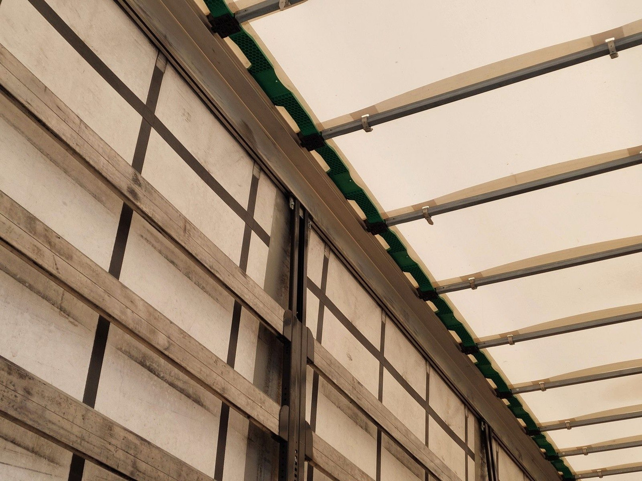 Plachtový přívěs Gniotpol G-4080 Durchladbarer