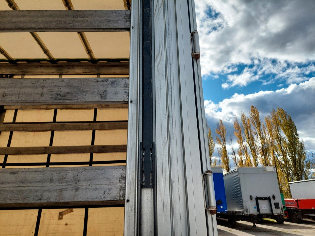 Plachtový přívěs Gniotpol G-4080 Durchladbarer