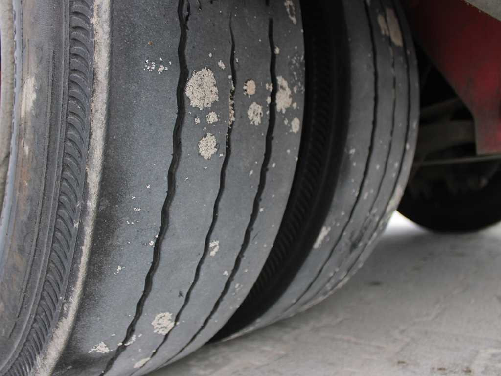 Plachtový přívěs H & W HWEPAS10