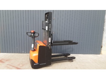 Stohovací vozík BT SWE 200 D