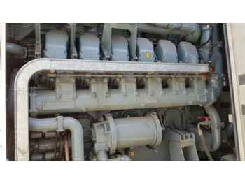 Elektrický generátor Agregat Prądotwórczy na Angielskim silniku PAXMAN 3400 KM VP185 . 12 cylindrów .: obrázek 2