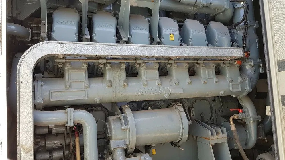 Elektrický generátor Agregat Prądotwórczy na Angielskim silniku PAXMAN 3400 KM VP185 . 12 cylindrów .: obrázek 2