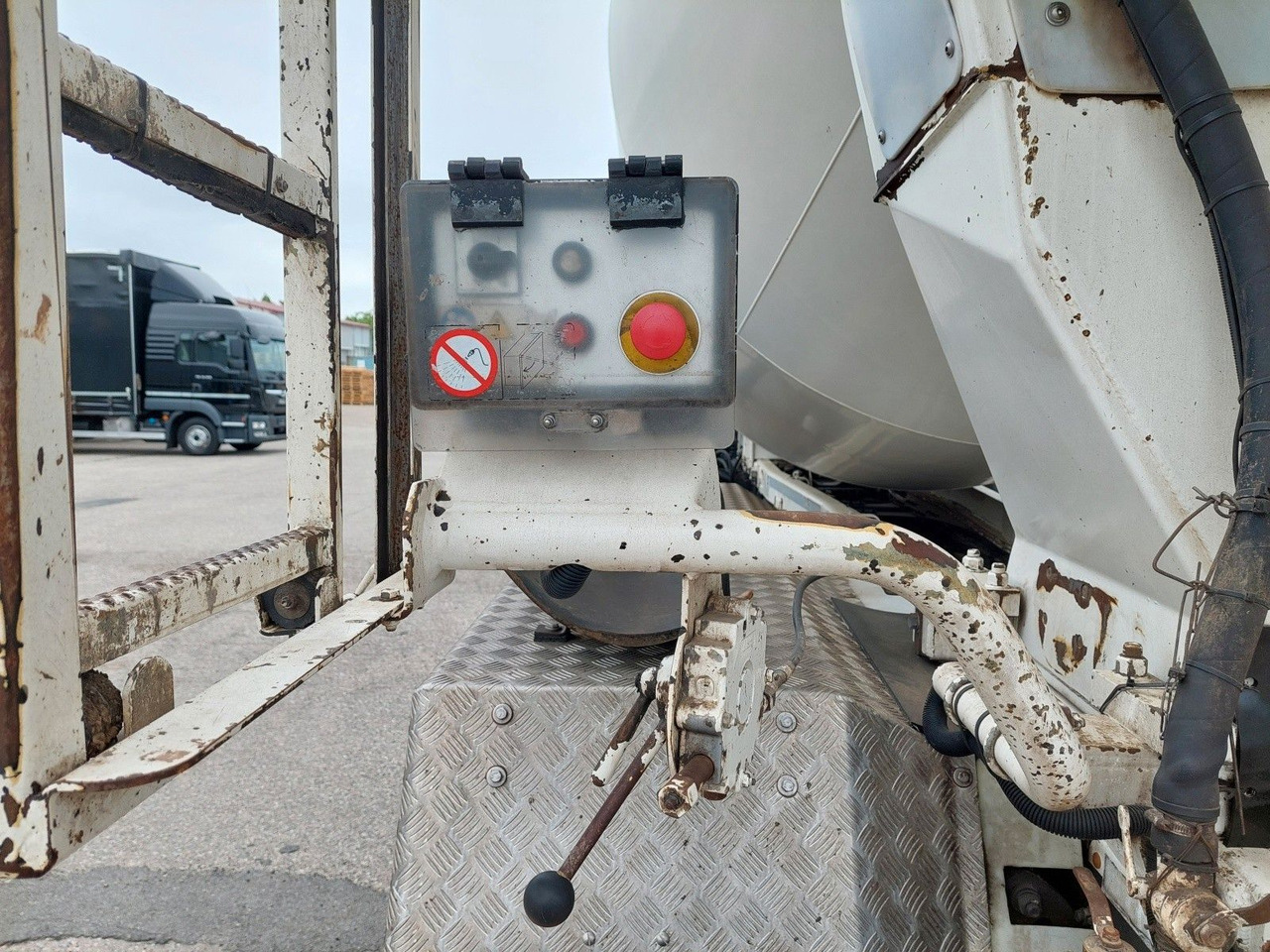 Autodomíchávač MAN TGS 32.400 8X4 BB Stetter 9 m³