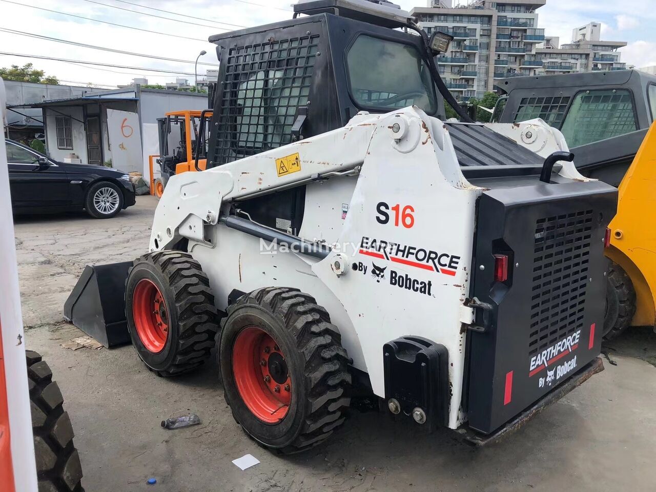 Smykový nakladač BOBCAT S16 skid-steer loader: obrázek 5