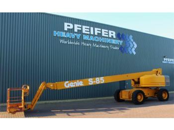 Teleskopická plošina Genie S85/4WD