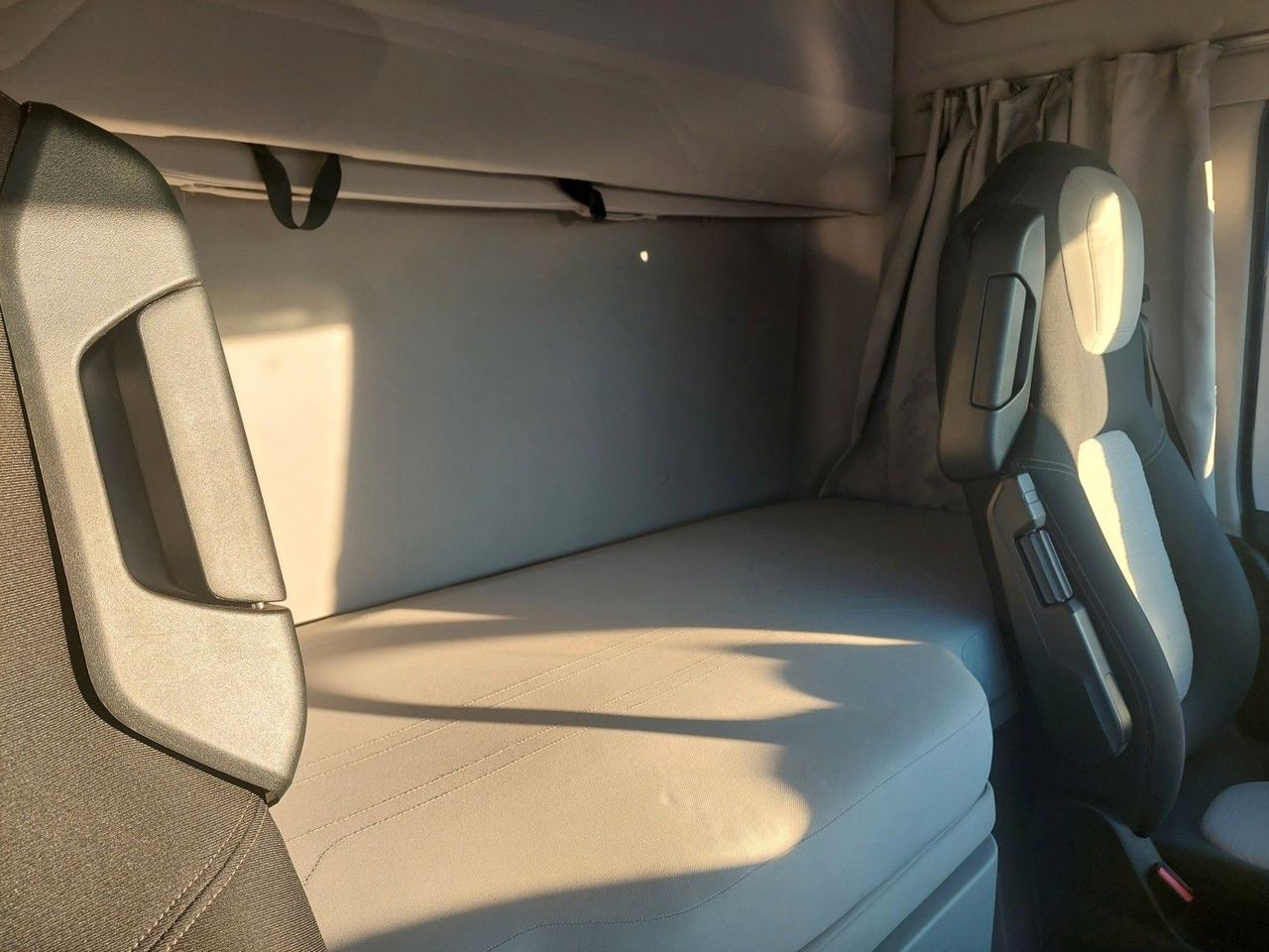 Tahač Ford F-Max 1850 LL