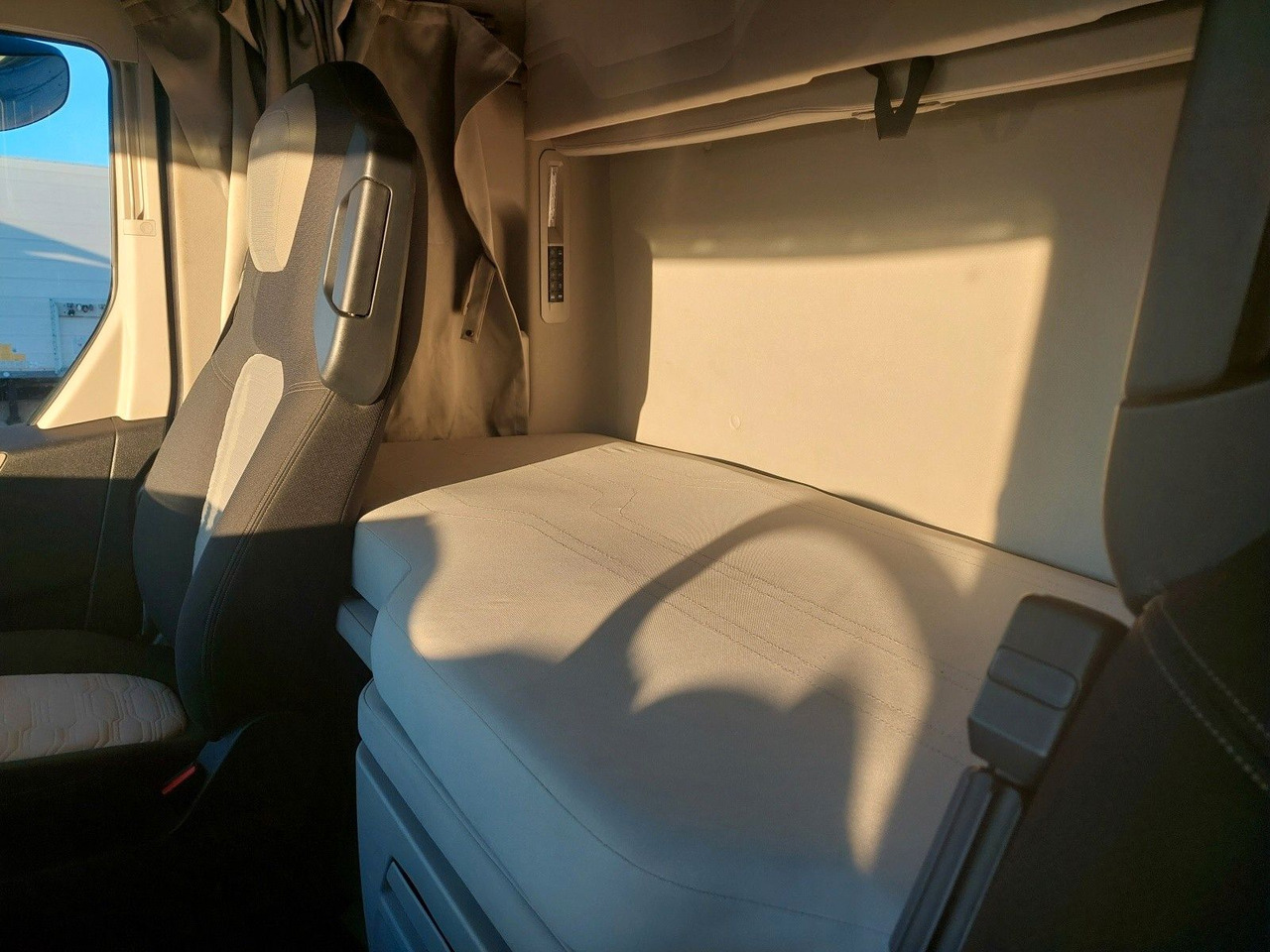 Tahač Ford F-Max 1850 LL