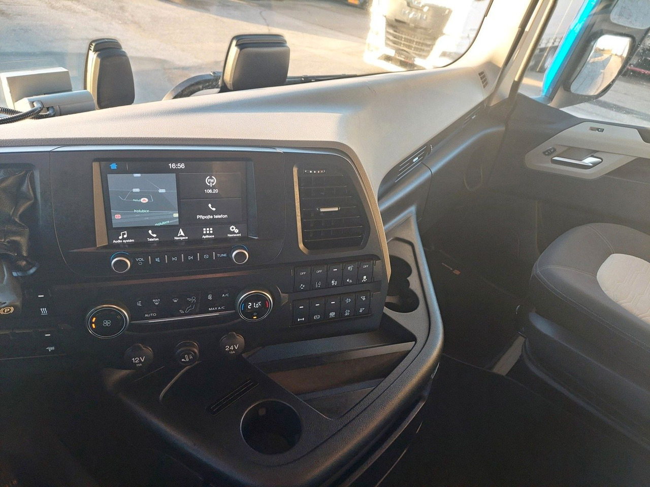 Tahač Ford F-Max 1850 LL