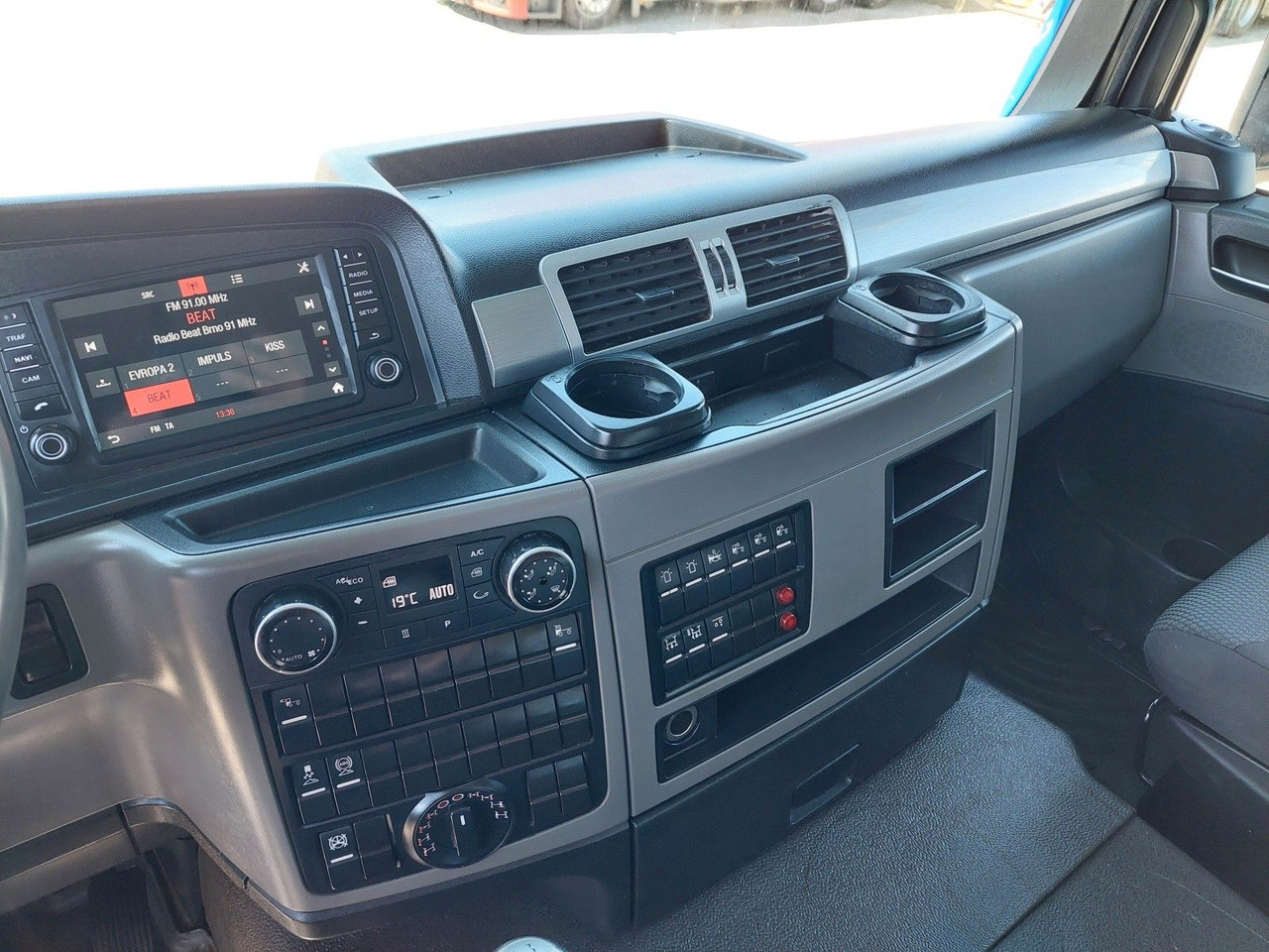 Tahač MAN TG3 33.510 6X6 BL KRAN LANGHOLZ Kesla 2117ZT94