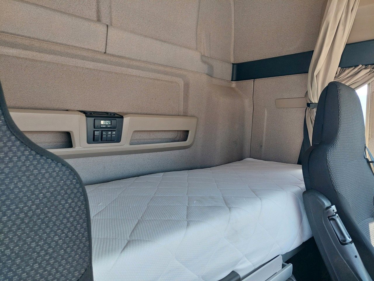 Tahač MAN TG3 33.510 6X6 BL KRAN LANGHOLZ Kesla 2117ZT94