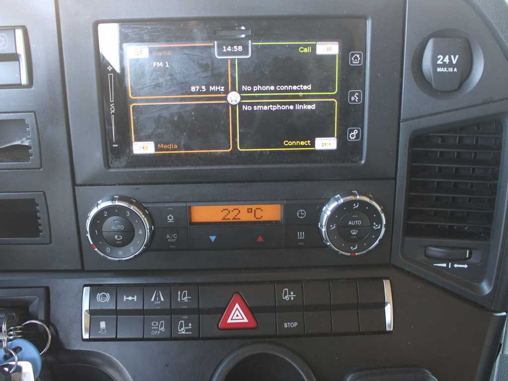 Tahač Mercedes-Benz Actros 1848, EURO 6, LOWDECK, PNEU 80%