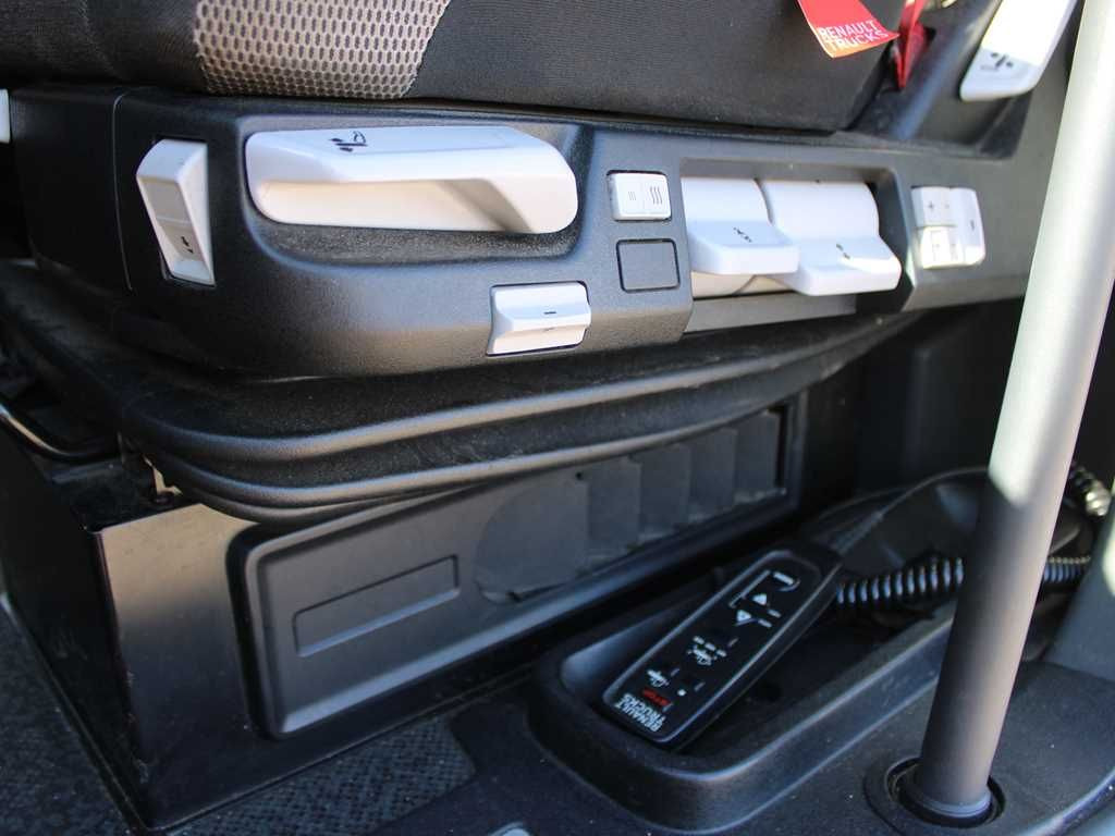 Tahač Renault T520, LOWDECK, EURO 6, PNEU 80%