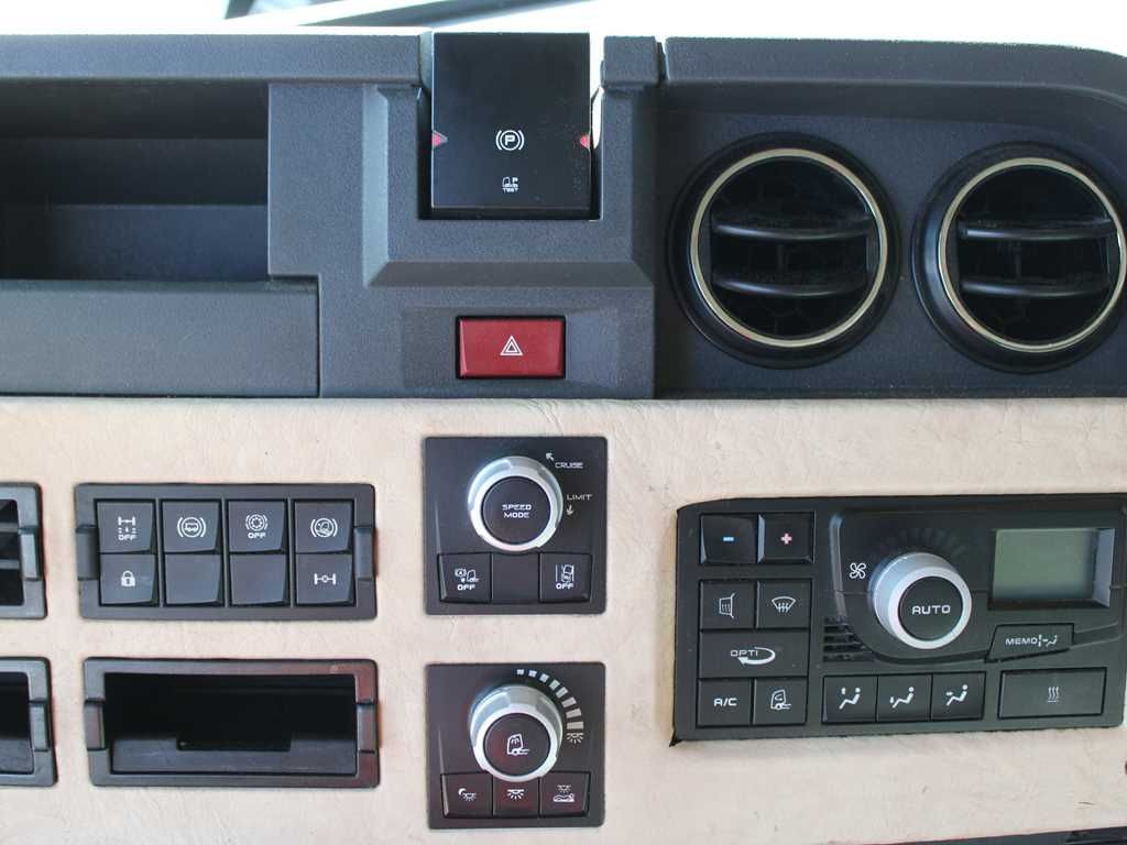 Tahač Renault T520, LOWDECK, EURO 6, PNEU 80%
