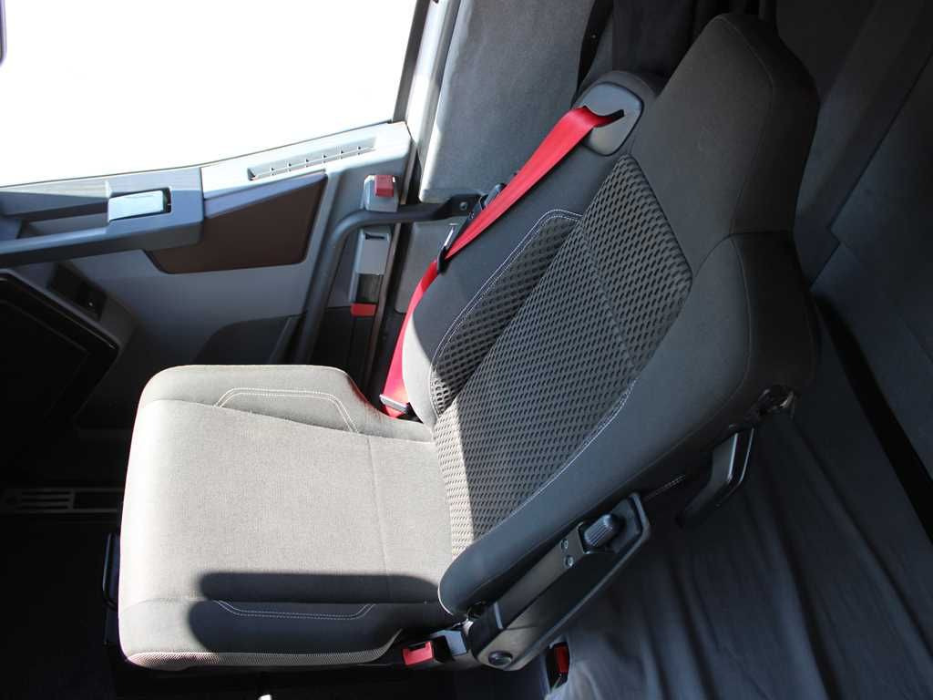 Tahač Renault T520, LOWDECK, EURO 6, PNEU 80%