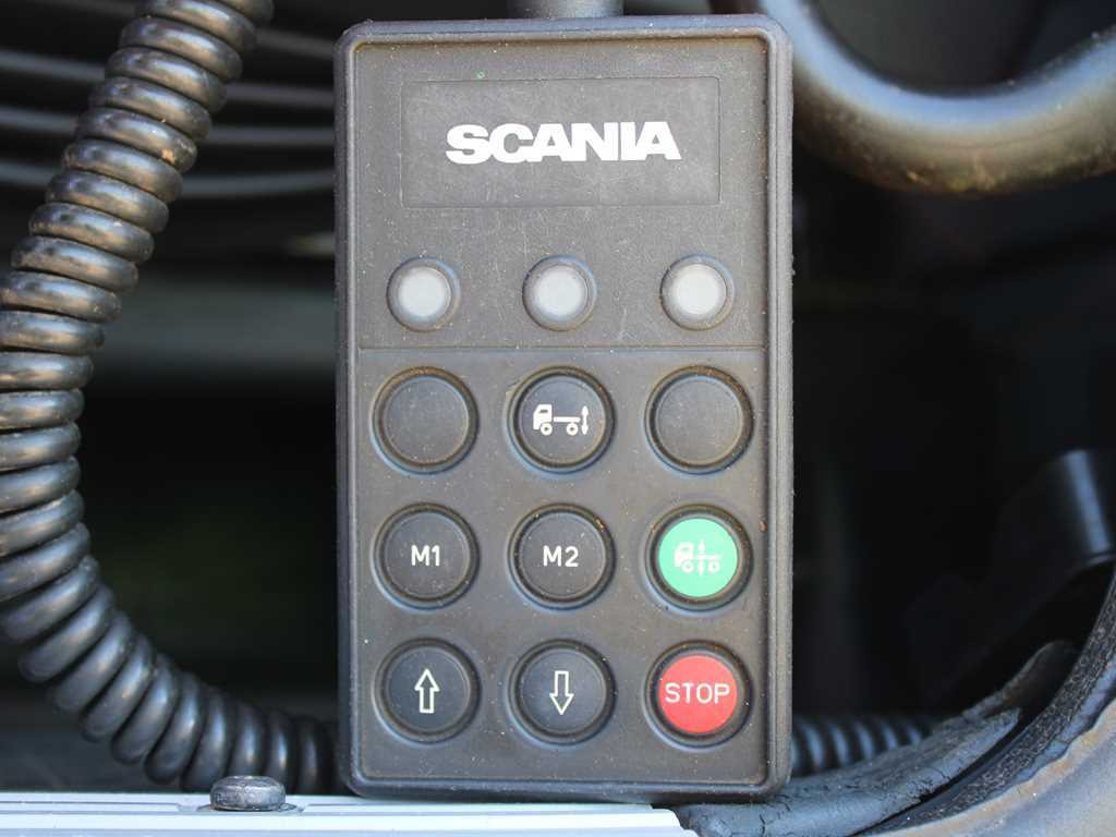 Tahač Scania R420, 6x4, EURO 3, HYDRAULIC ARM LOGLIFT F135ZT94A, LIGHTS