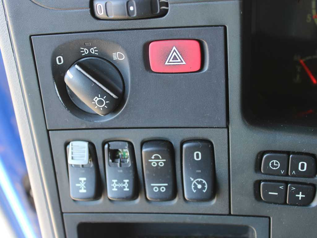 Tahač Scania R420, 6x4, EURO 3, HYDRAULIC ARM LOGLIFT F135ZT94A, LIGHTS