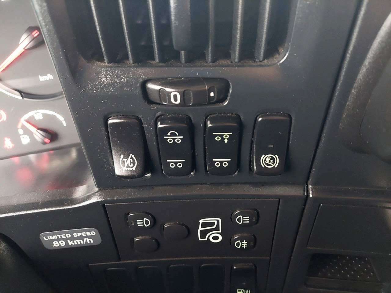 Tahač Scania R 440 LA6X2/4MNA