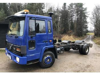 Tahač Volvo FL611