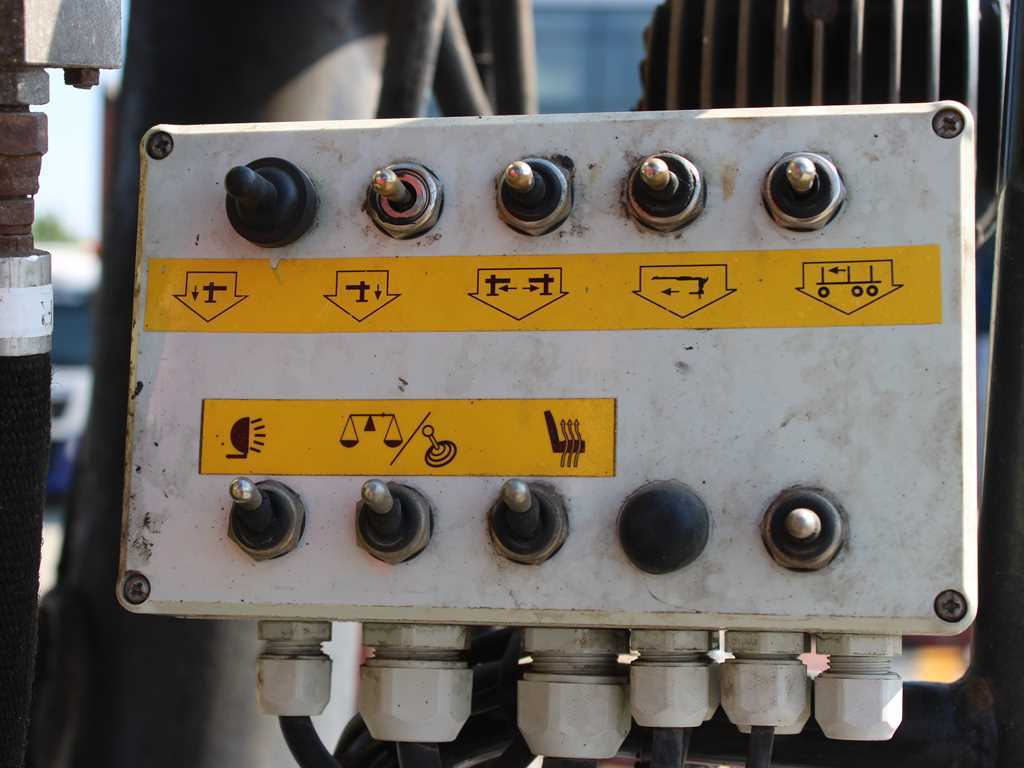 Tahač Volvo FMX 500, 6X6, LOGLIFT F265Z95 + DOLL trailer (2007)