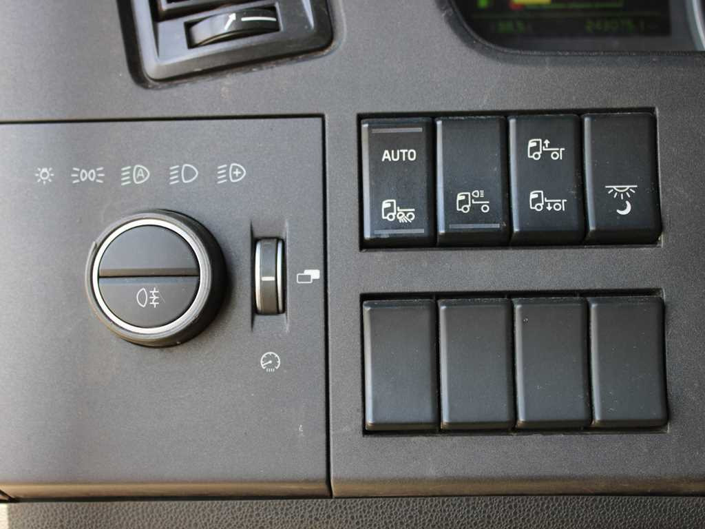 Tahač Volvo FMX 500, 6X6, LOGLIFT F265Z95 + DOLL trailer (2007)