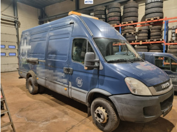 Skříňový nákladní auto IVECO Daily