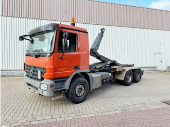 Hákový nosič kontejnerů MERCEDES-BENZ Actros 2648